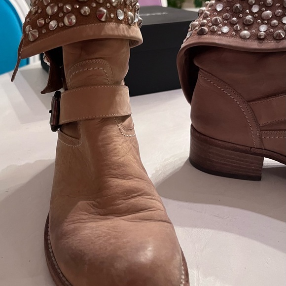 Ankle boots with studded flaps. - Picture 8 of 14